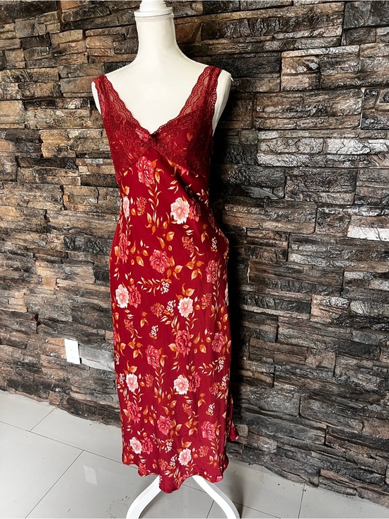 Francesca's Collections Dresses & Skirts - Francesca's Rose Red Floral Slip with Lace Detail